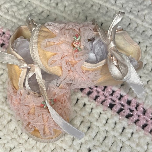 VTG 1950s Mrs. Day's Ideal Baby shoes and Bonnet - Picture 10 of 13